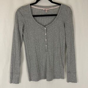 Victoria’s Secret Glittery Silver Gray Pullover Long Sleeve Top Size S/P